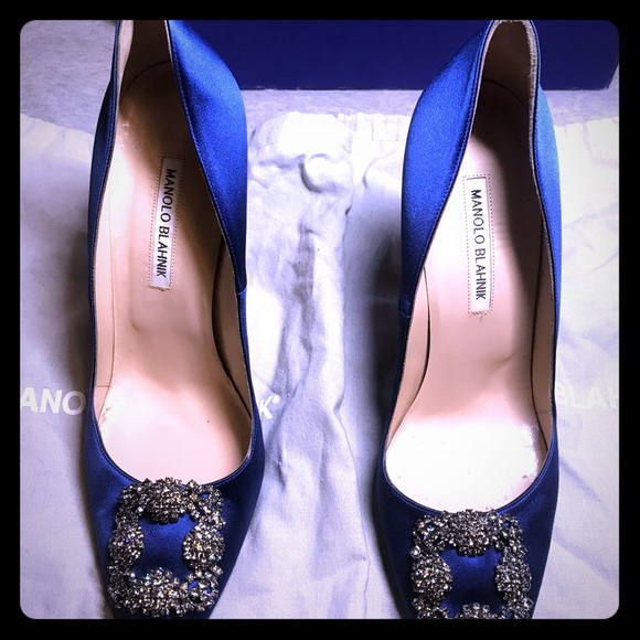 Manolo Blahnik Blue Satin Hangisi Pumps 